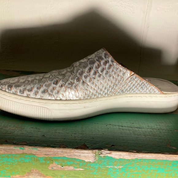 ZCD Montreal Silver Snakeskin Slip-ons- 6US - Picture 2 of 2